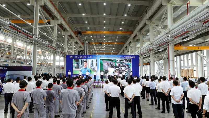 桶混助剂喷施兑水比例：精准配比，提升施用效果**