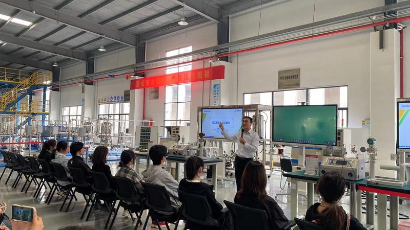 工程塑料与普通塑料：耐磨性对比解析